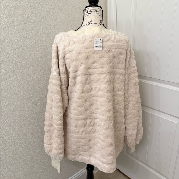 NWT--Free People Cable knit Sweatshirt Sweater with pockets sz L - Picture 7 of 8